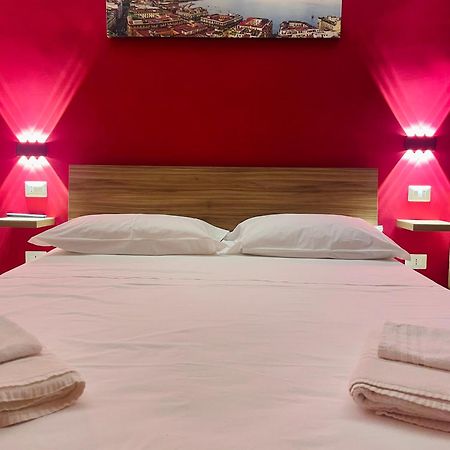 Domus Pisanelli Hotel Napoli Bagian luar foto