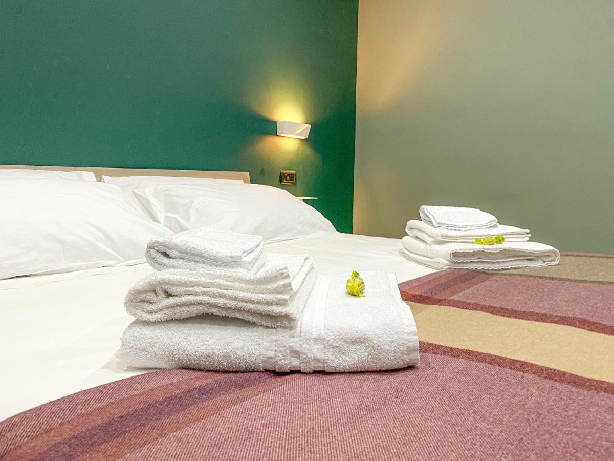 Domus Pisanelli Hotel Napoli Bagian luar foto