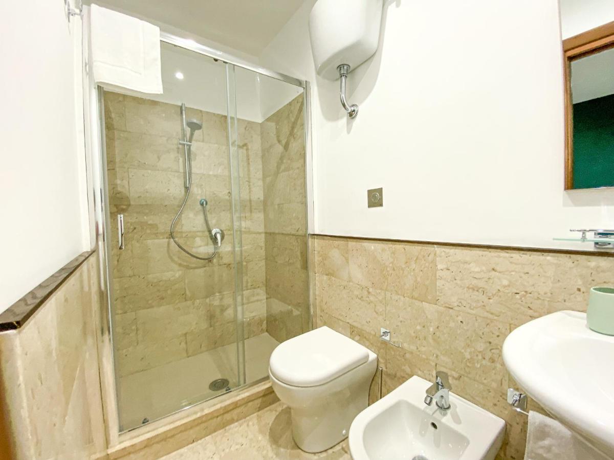 Domus Pisanelli Hotel Napoli Bagian luar foto