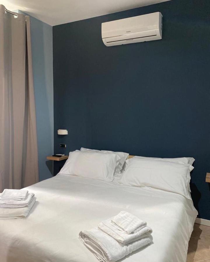 Domus Pisanelli Hotel Napoli Bagian luar foto