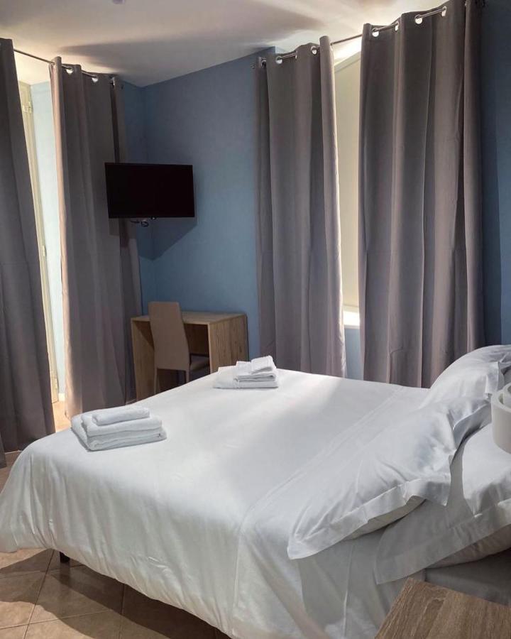 Domus Pisanelli Hotel Napoli Bagian luar foto