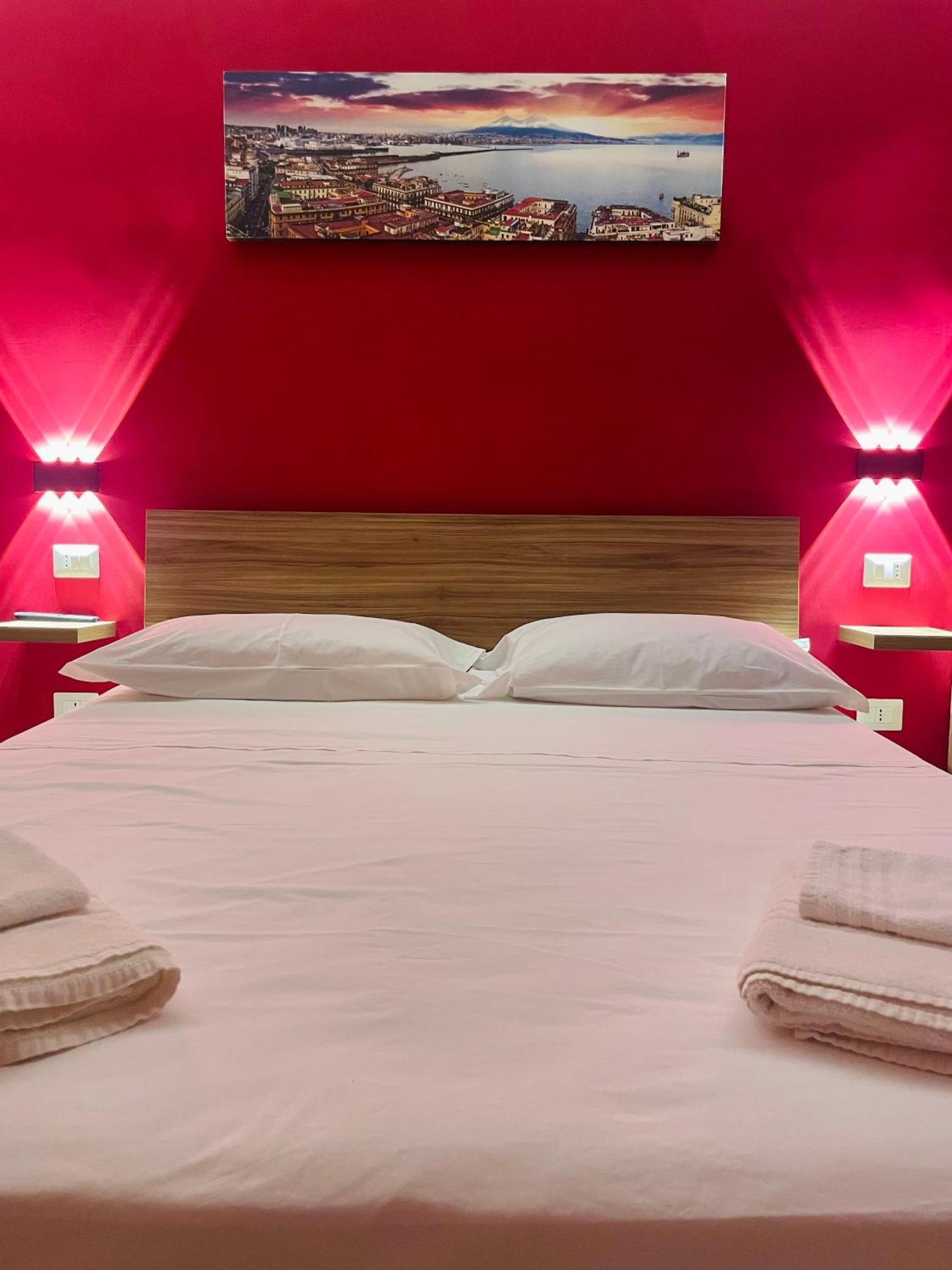 Domus Pisanelli Hotel Napoli Bagian luar foto