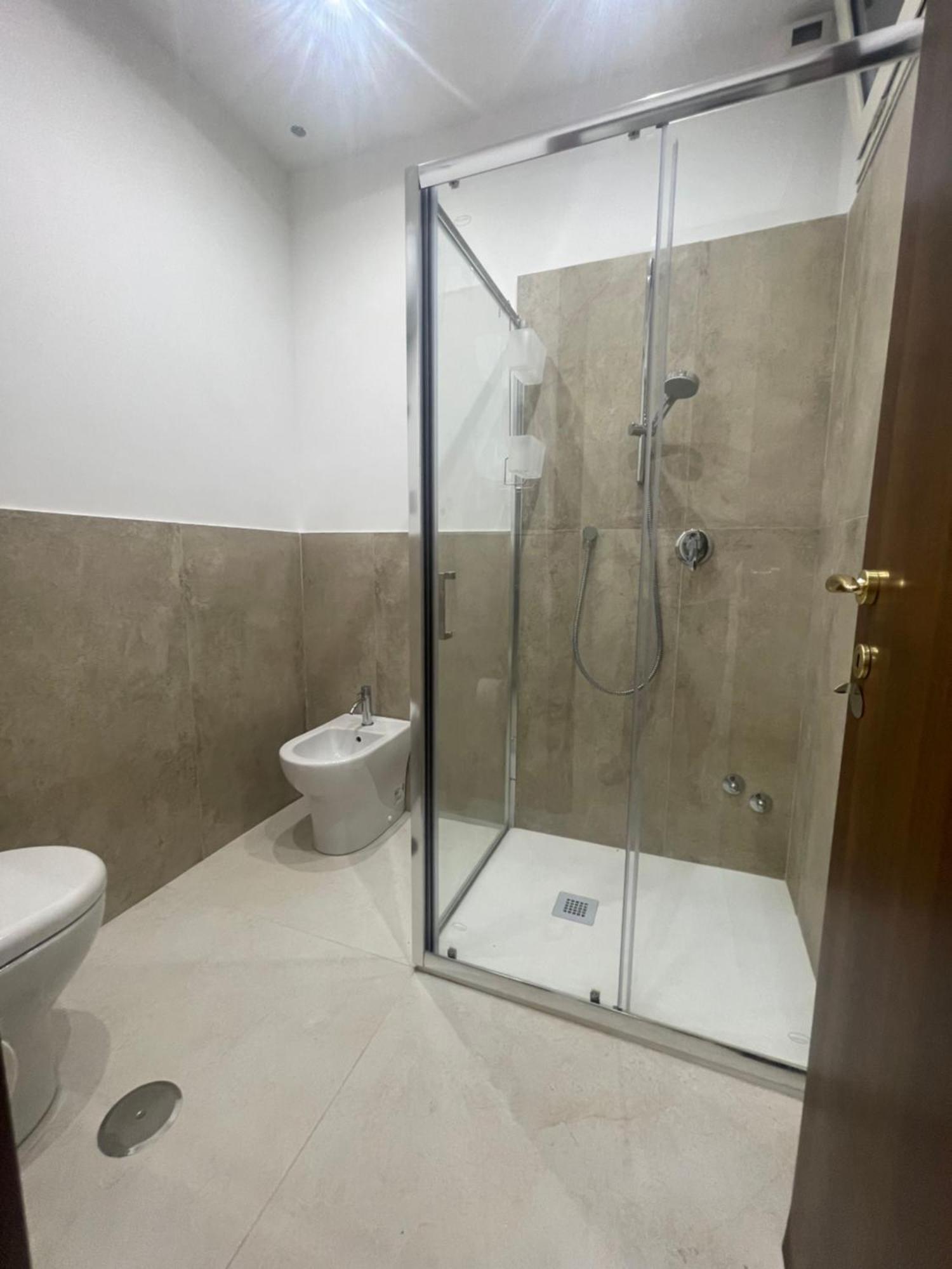 Domus Pisanelli Hotel Napoli Bagian luar foto