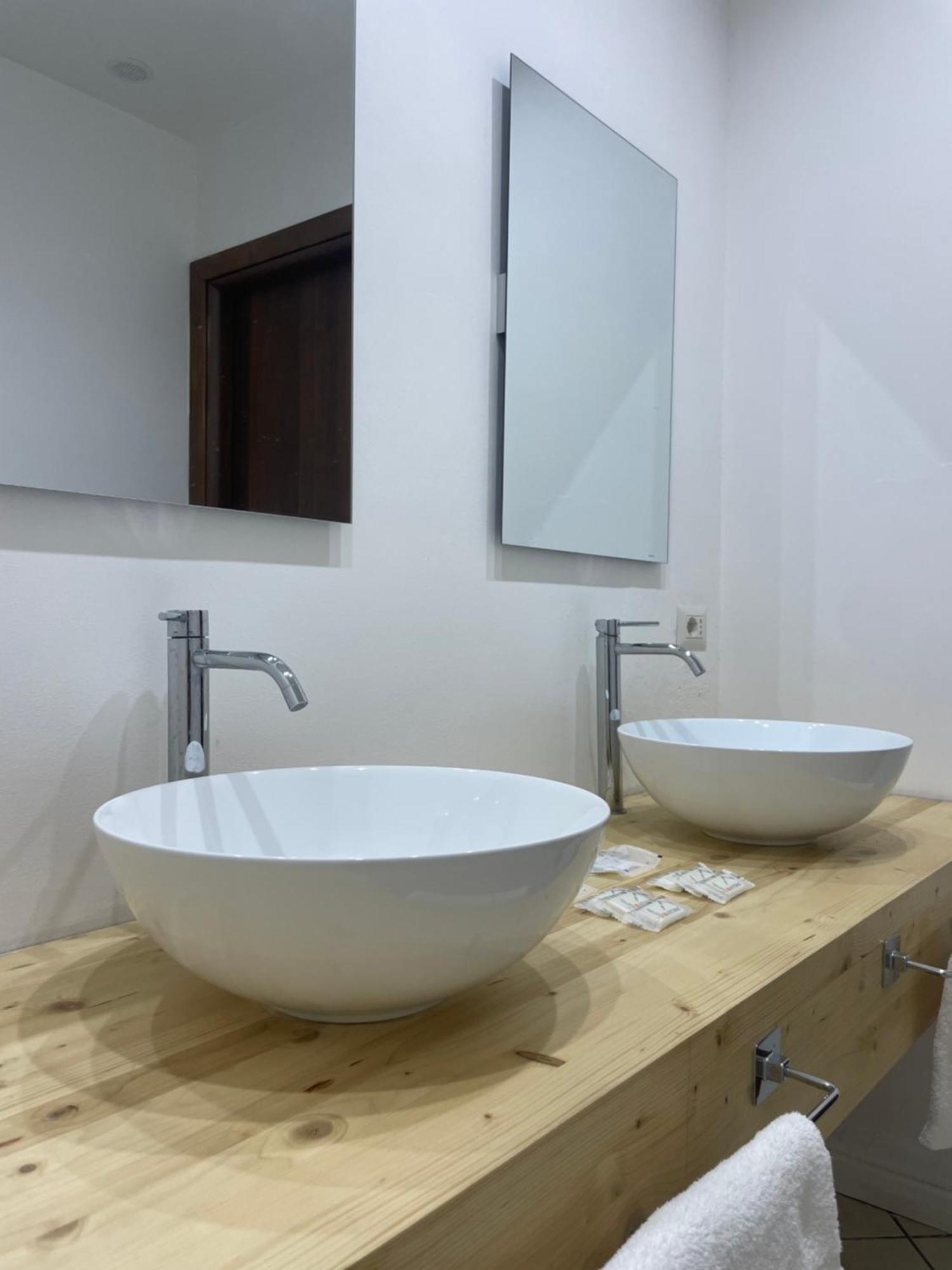 Domus Pisanelli Hotel Napoli Bagian luar foto